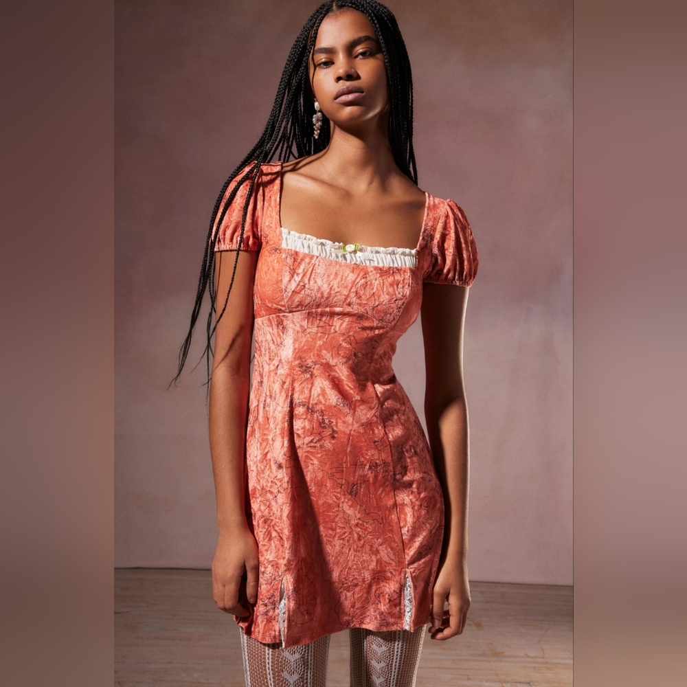 Kimchi Blue UO Jill Velvet Mini Dress in Pink/Combo
